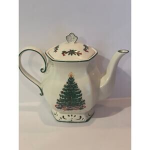 Burton Christmas Holiday Teapot Highland Glen 2009